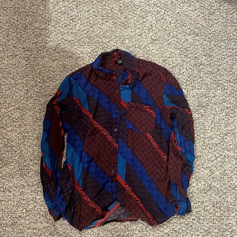 Women’s multicolored button up shirt size XL